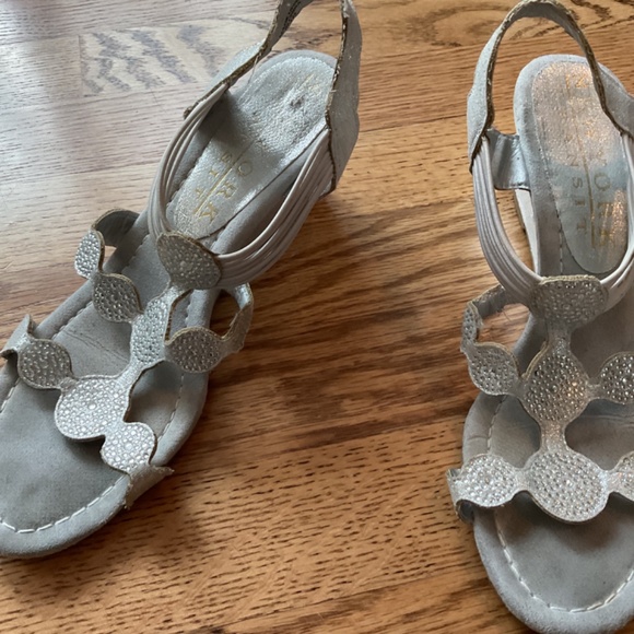 Silve wedge heels NY transit size 7.5 - Picture 3 of 7